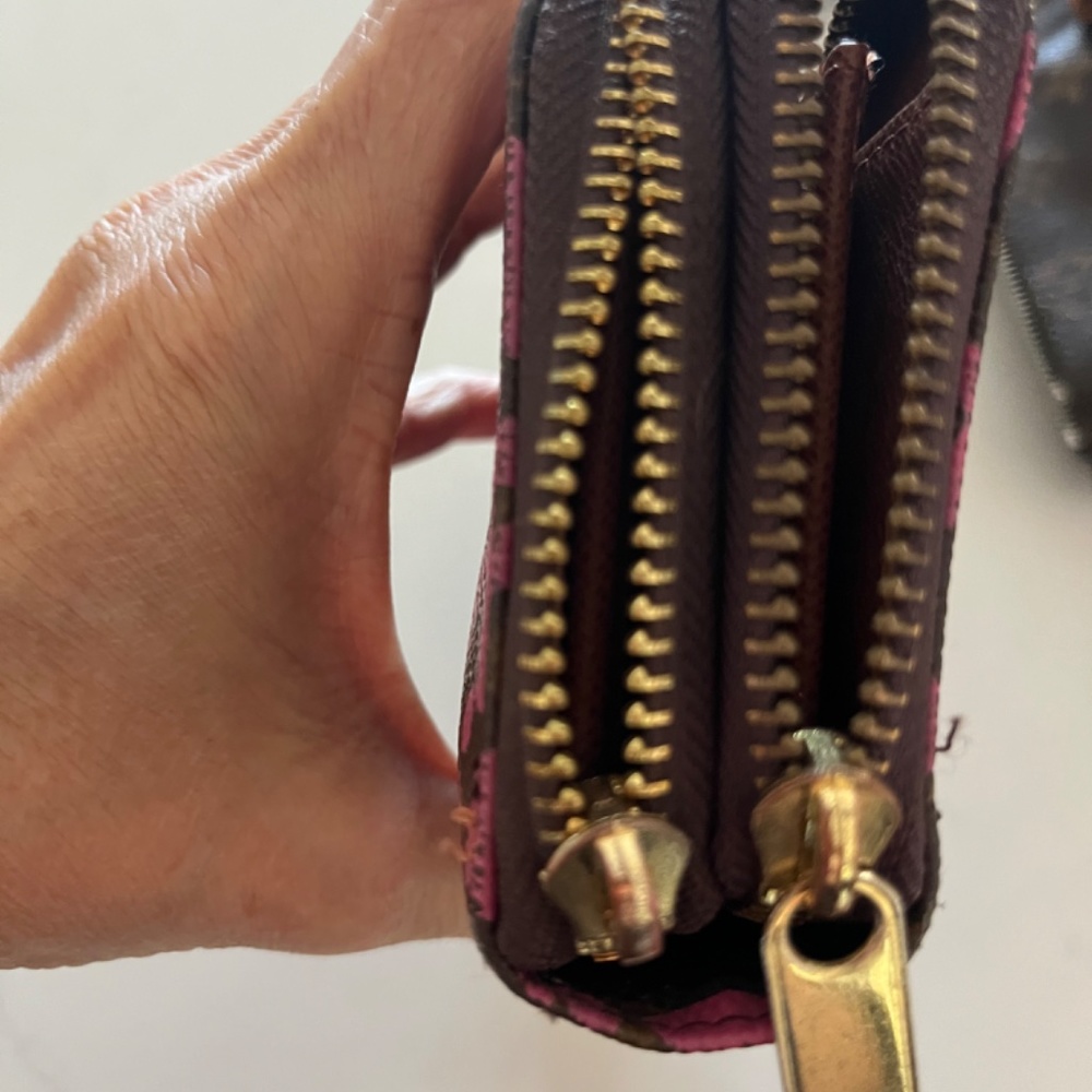 Wallet - Picture 2 of 6